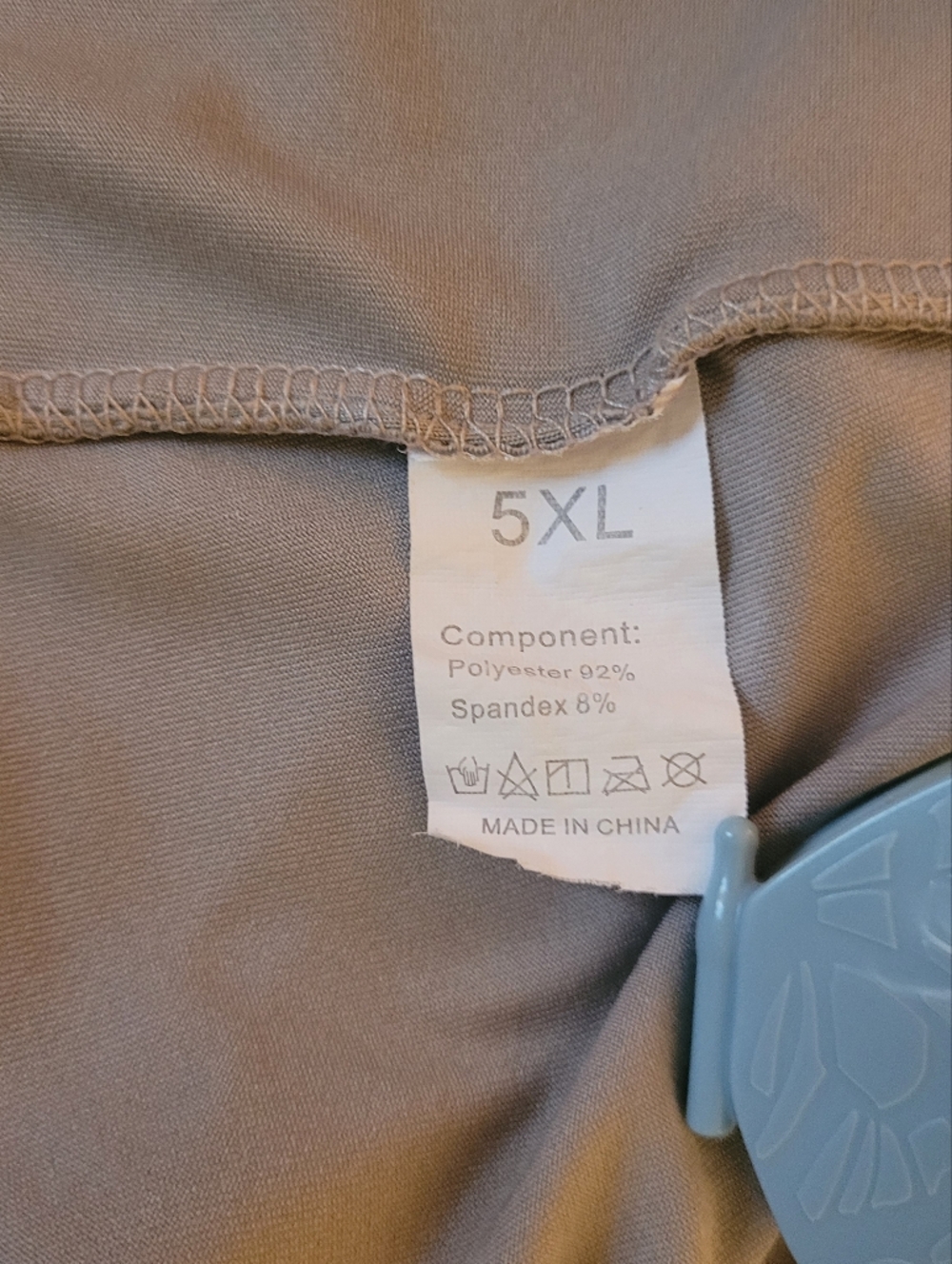 Soft Stretch Grey Capris - Ruched Hem Cropped Leggings - Plus Size 5XL - Picture 3 of 6